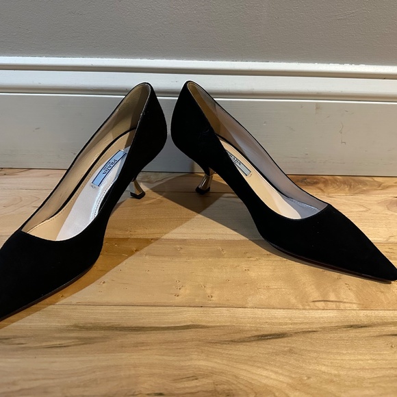 Rare find! Prada Black Suede kitten heel - Picture 4 of 7